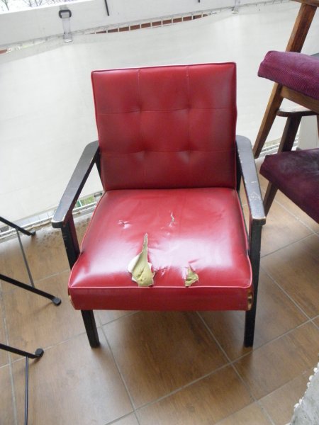 fekete rózsás fotel előtte 2