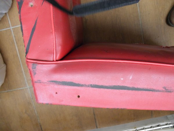 fekete rózsás fotel előtte illesztés