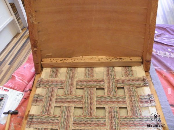 kis retro kárpitos léc vissza