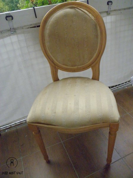 popart szék előtte