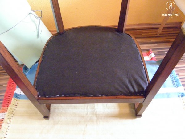 porvédő vászon letűzve