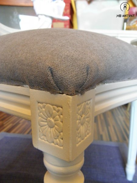 szürek fehér szék sarok tűzés után