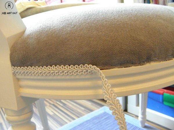 szürke fehér szék dísz ragasztás