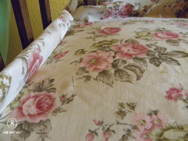 ülőrész kárpit gombostűzve