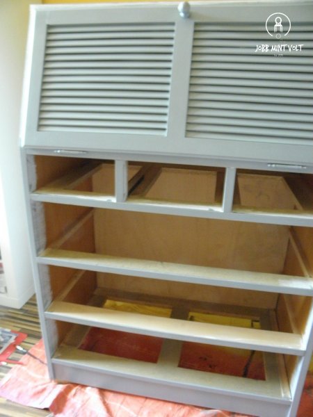 bonanza szekreter festés közben