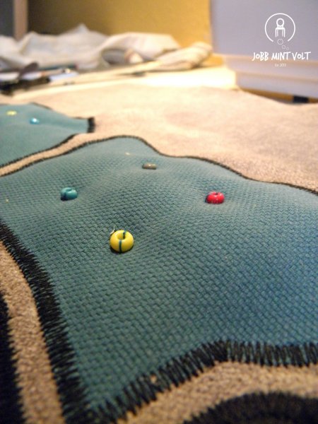 bútoros párna gombok felvarrva