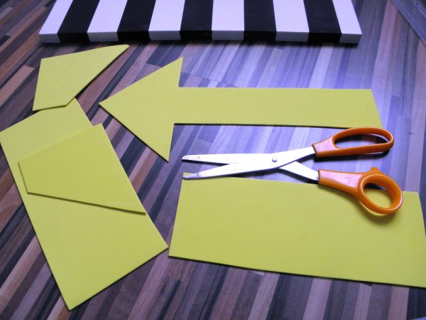 csíkos tábla nyíl kivágva