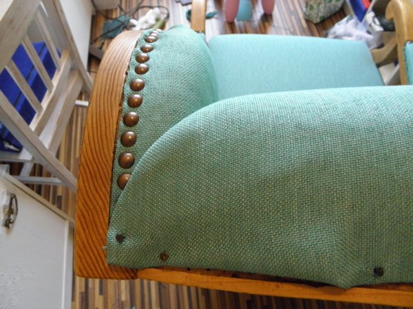 fotel támla kiszögelve